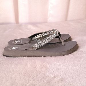 NWOT Mellow Mat Yellowbox Flip Flops